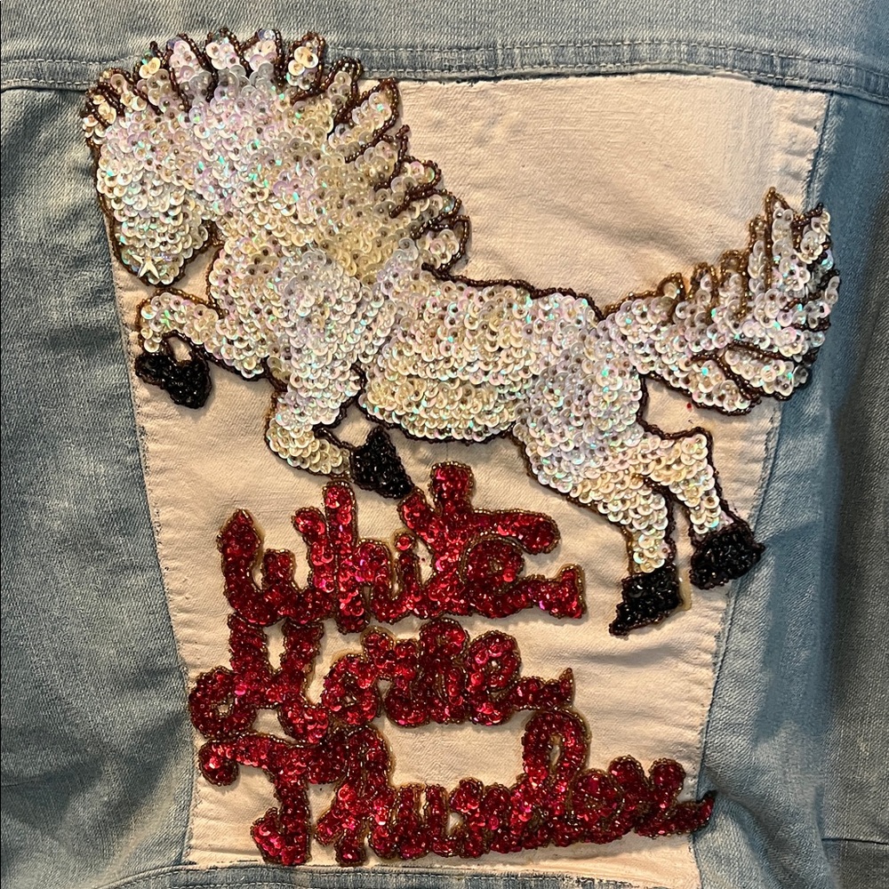 #1383+80s Style Jean Jacket White Horse Design by Julie Lee Art Logo - Picture 3 of 17